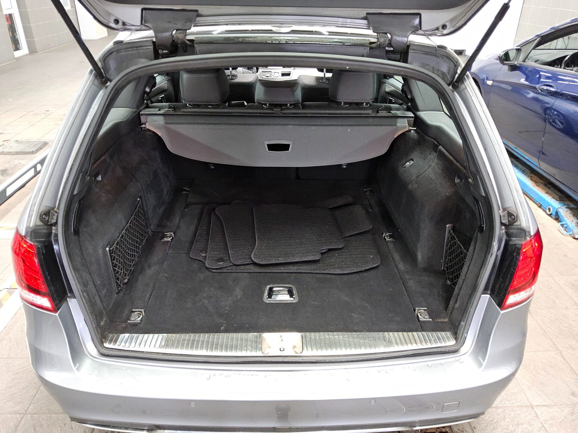 Mercedes-Benz E 220 T BT Avantgarde T-Leder Navi LED GSD AHK 12