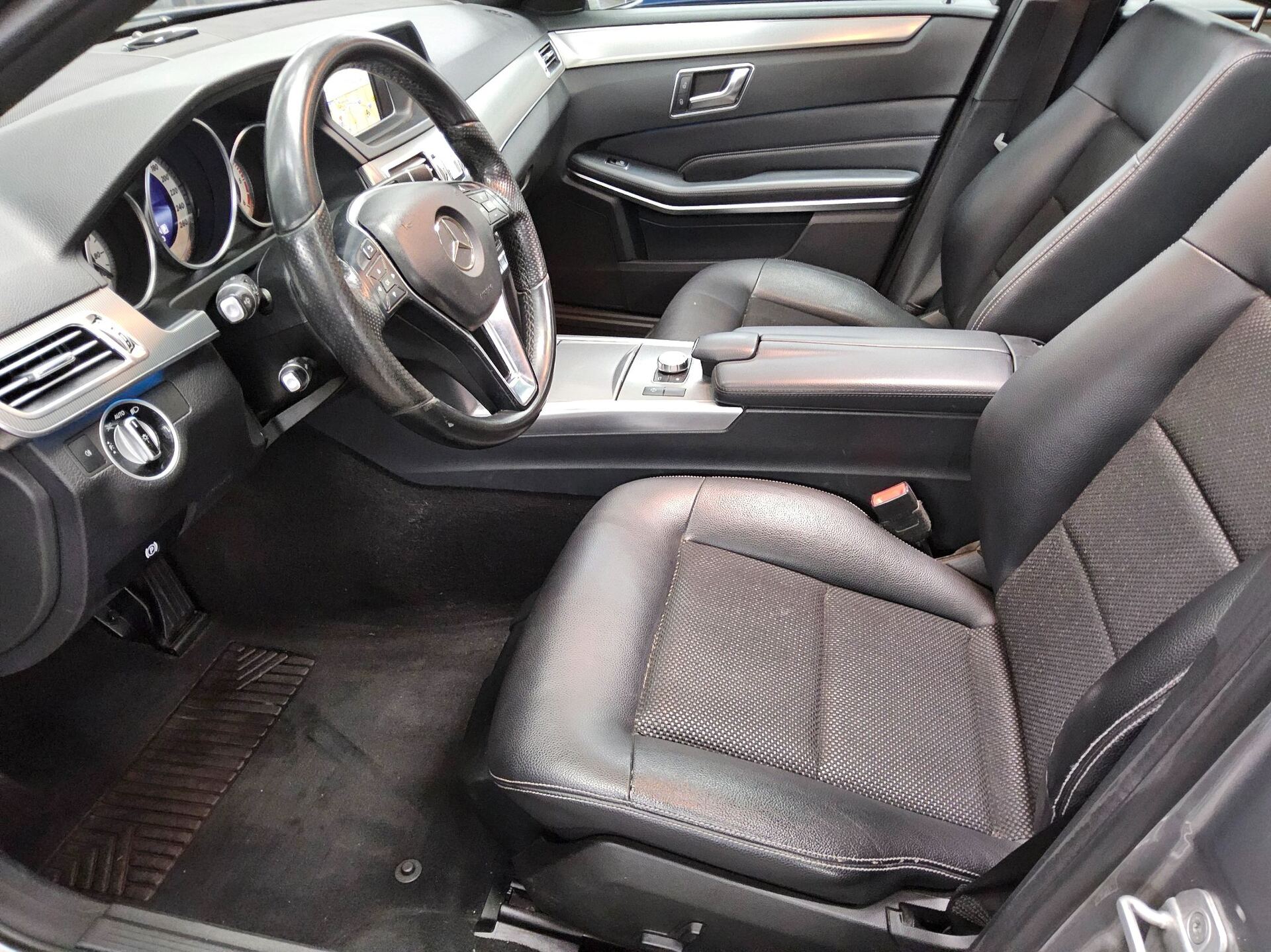 Mercedes-Benz E 220 T BT Avantgarde T-Leder Navi LED GSD AHK 8