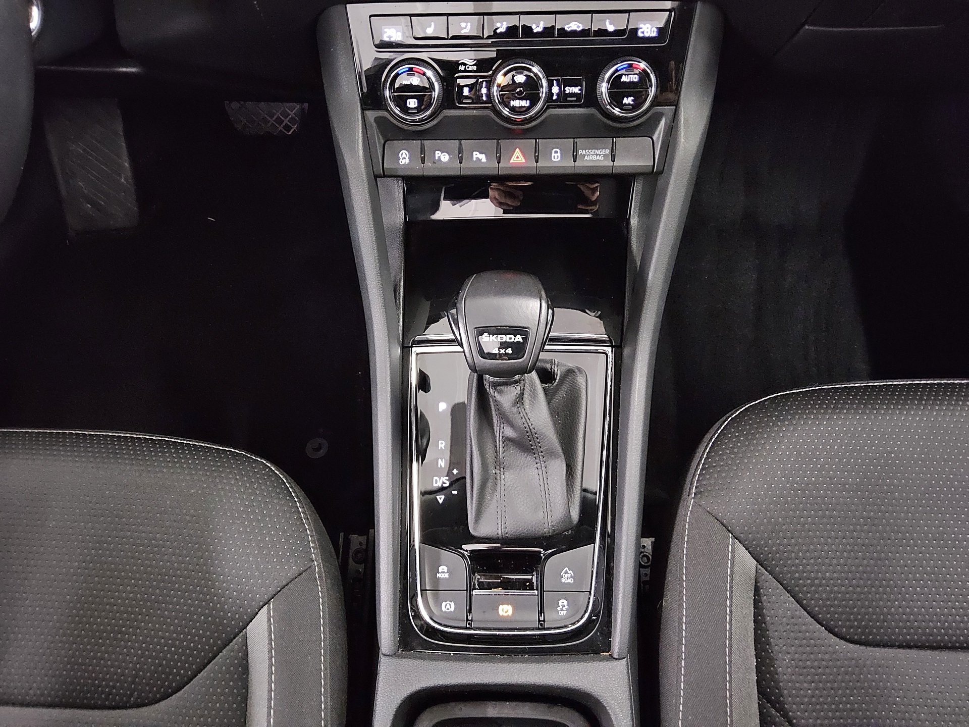 Skoda Kodiaq 2.0 TDI 4x4 Tour Pano vc StandHzg DCC AHK 6