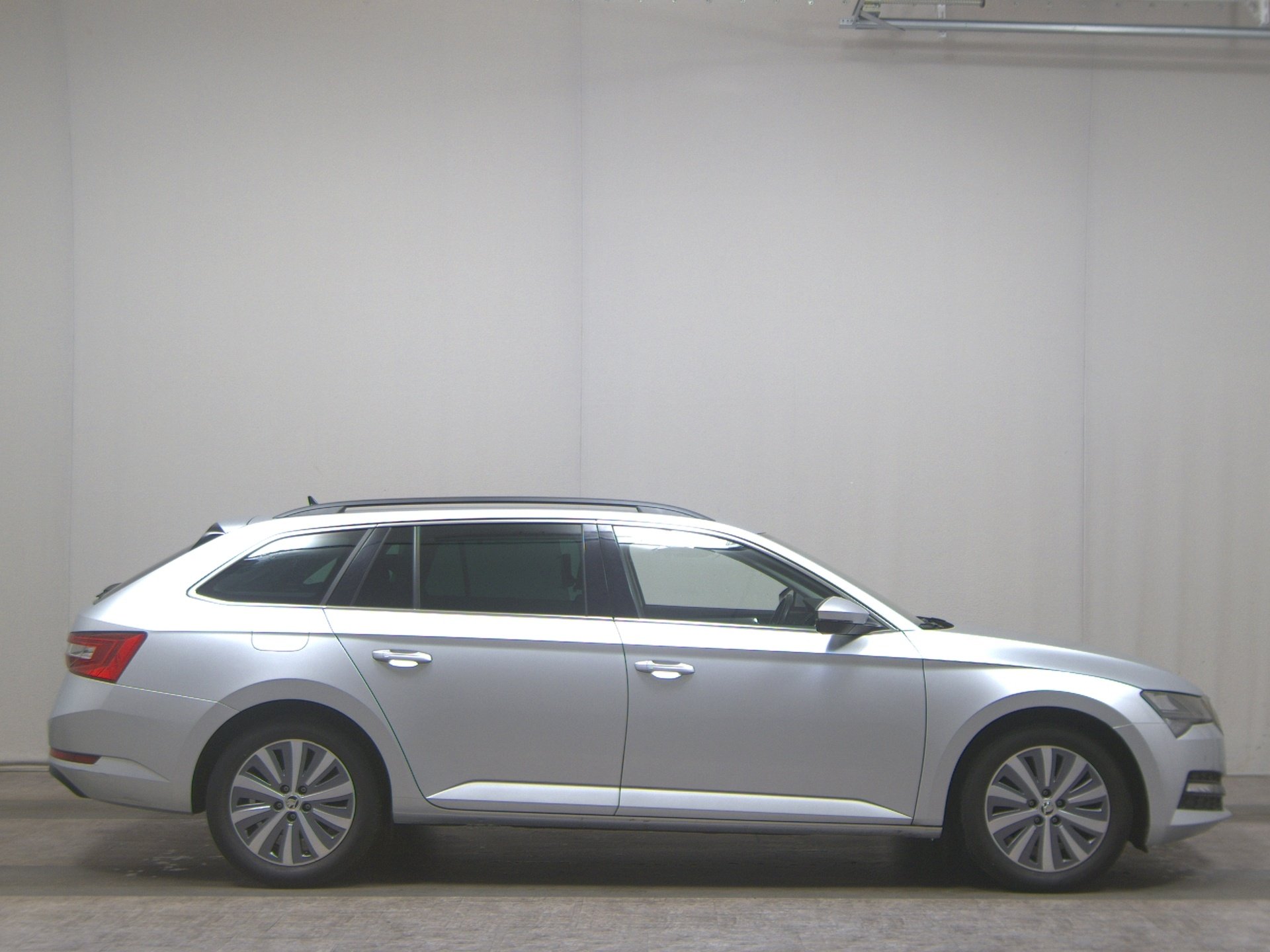 Skoda Superb Kombi 2.0 TDI Ambition Navi LED vc AHK