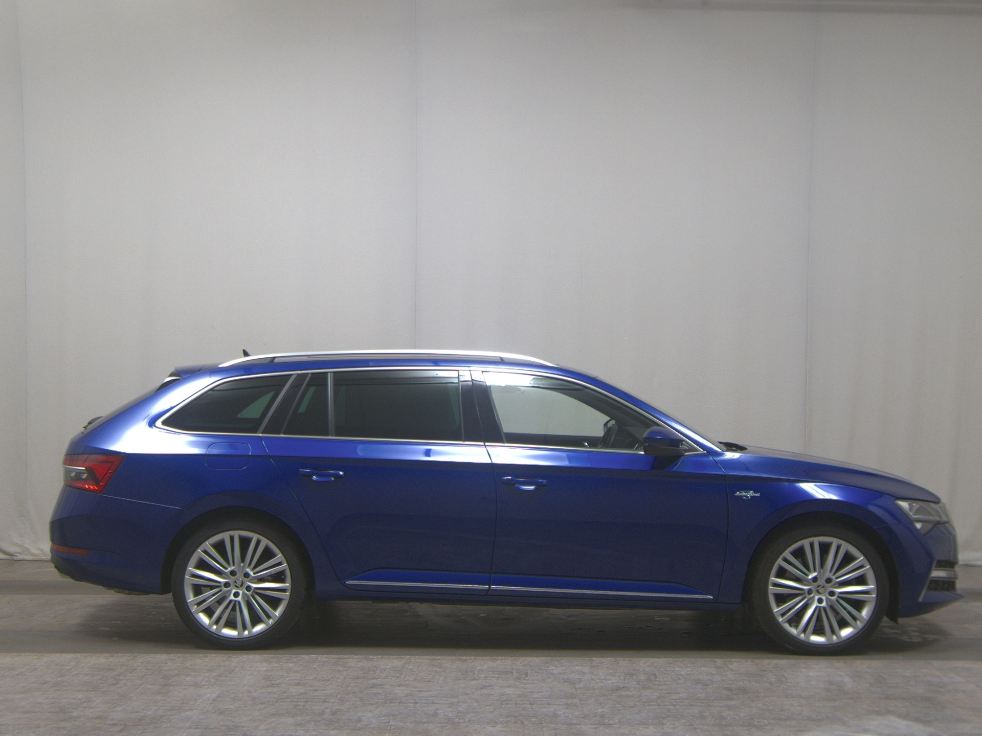 Skoda Superb Kombi 2.0 TSI L&K Navi Matrix-LED vc Pano Leder