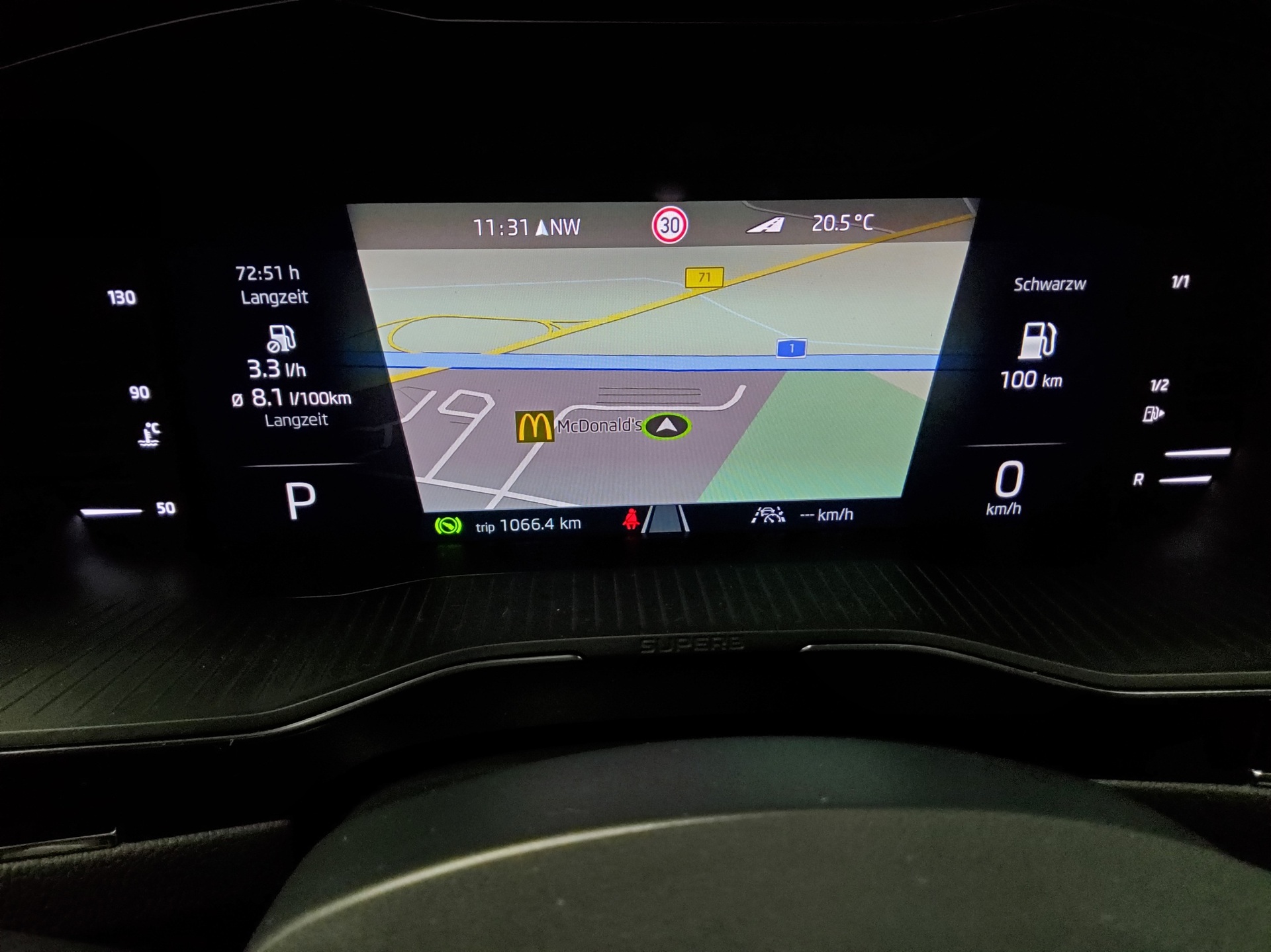 Skoda Superb Kombi 2.0 TSI L&K Navi Matrix-LED vc Pano Leder 8