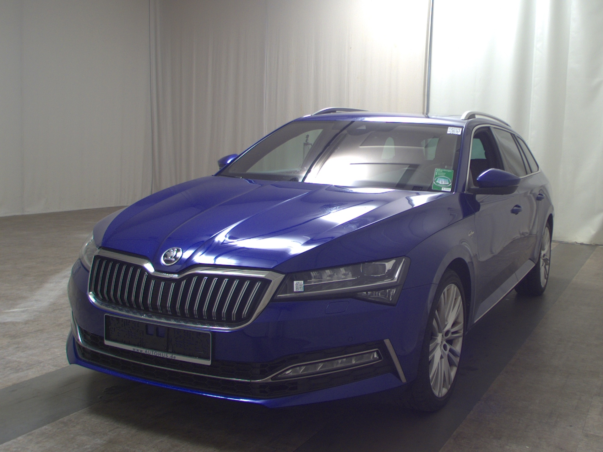 Skoda Superb Kombi 2.0 TSI L&K Navi Matrix-LED vc Pano Leder 2