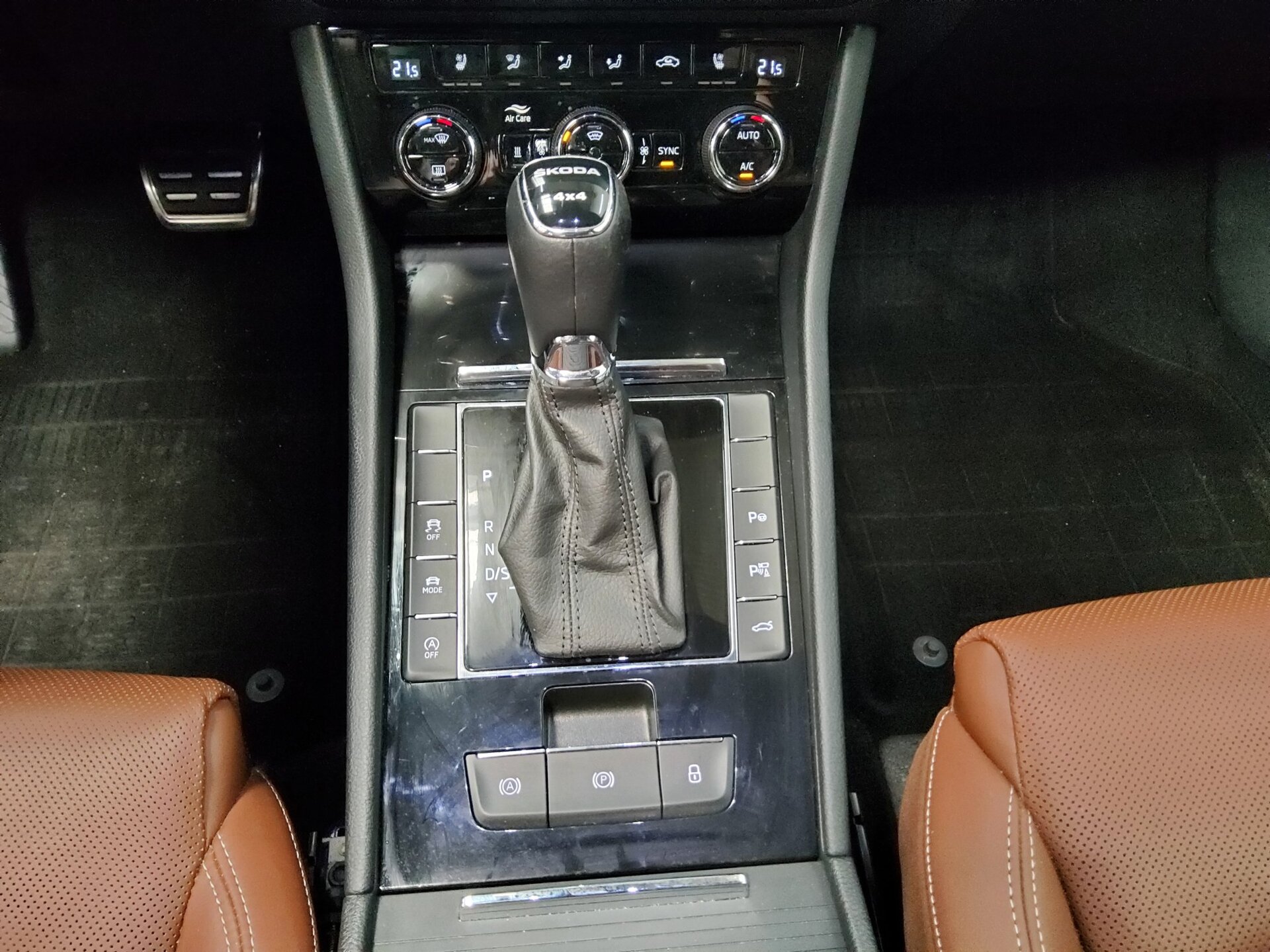 Skoda Superb Kombi 2.0 TSI L&K Navi Matrix-LED vc Pano Leder 6