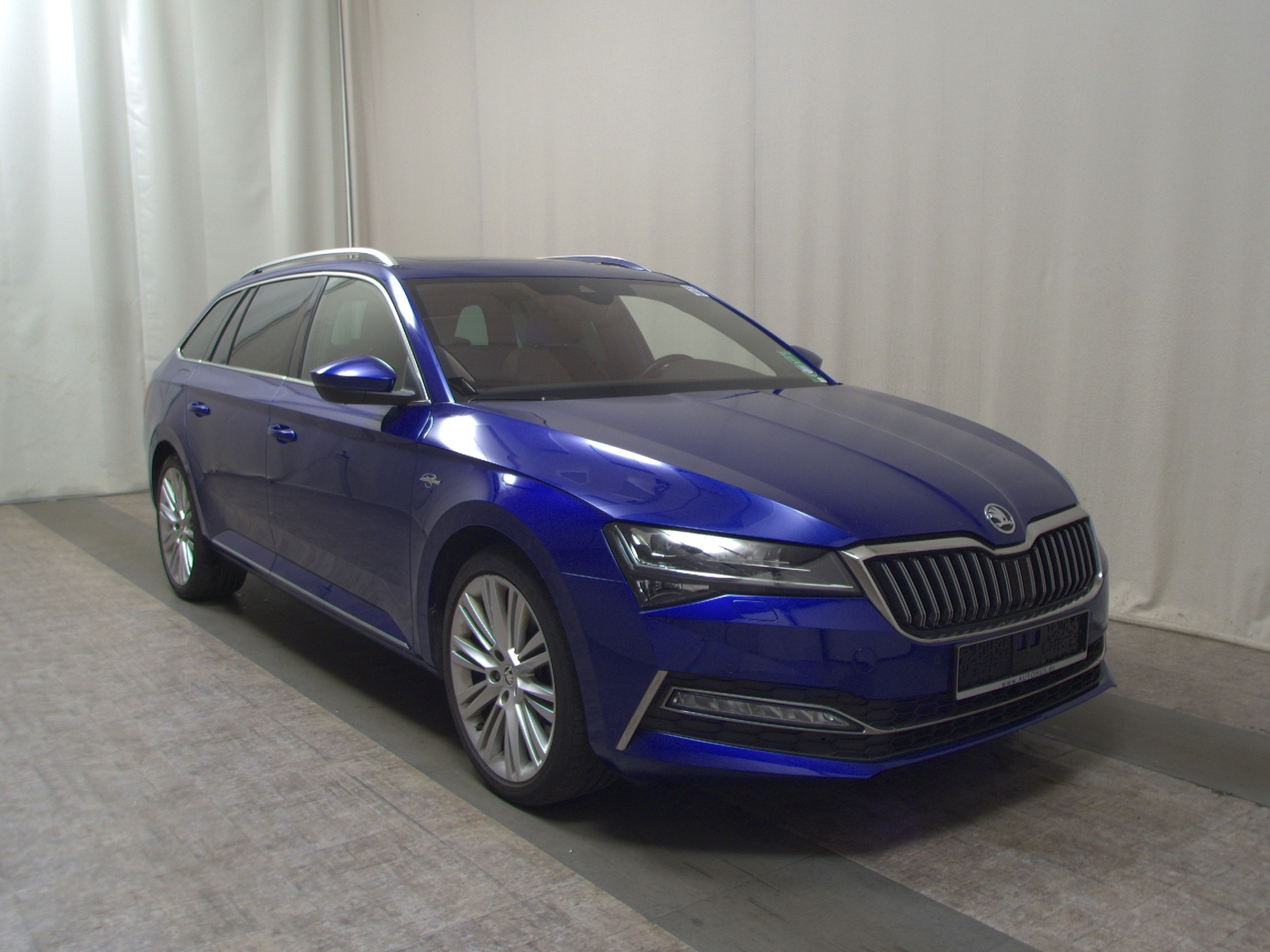 Skoda Superb Kombi 2.0 TSI L&K Navi Matrix-LED vc Pano Leder 3