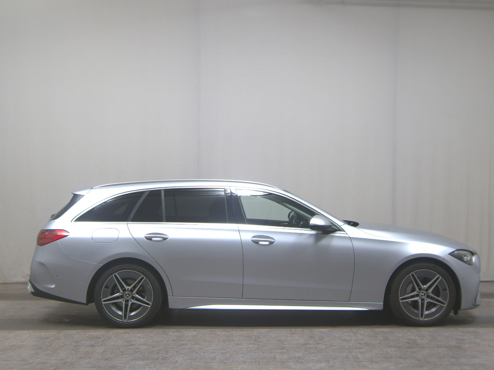 Mercedes-Benz C 220 T d AMG-Line Navi LED MBUX+ AHK Distr. RfK