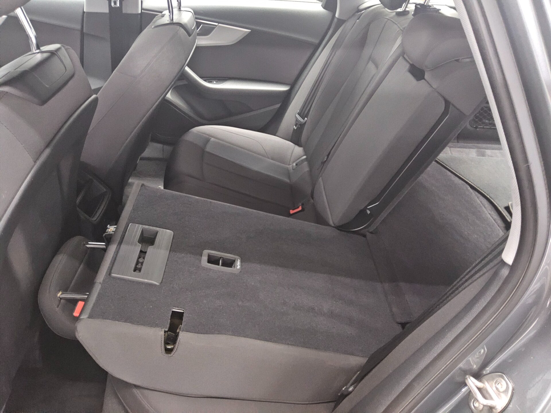 Audi A4 Avant 35 TDI Navi LED PDC Shz Tempomat 13