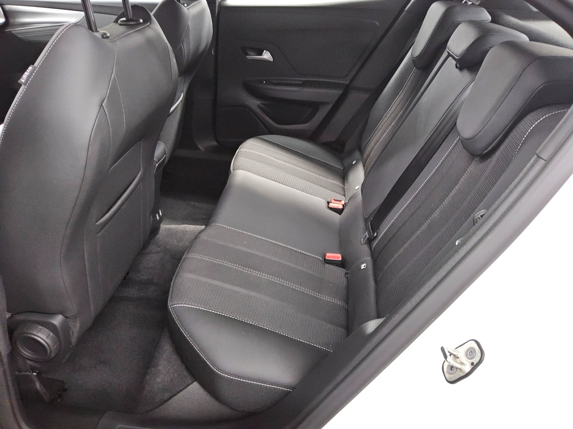 Opel Mokka-e Elegance T-Leder Navi LED RfK Shz 13