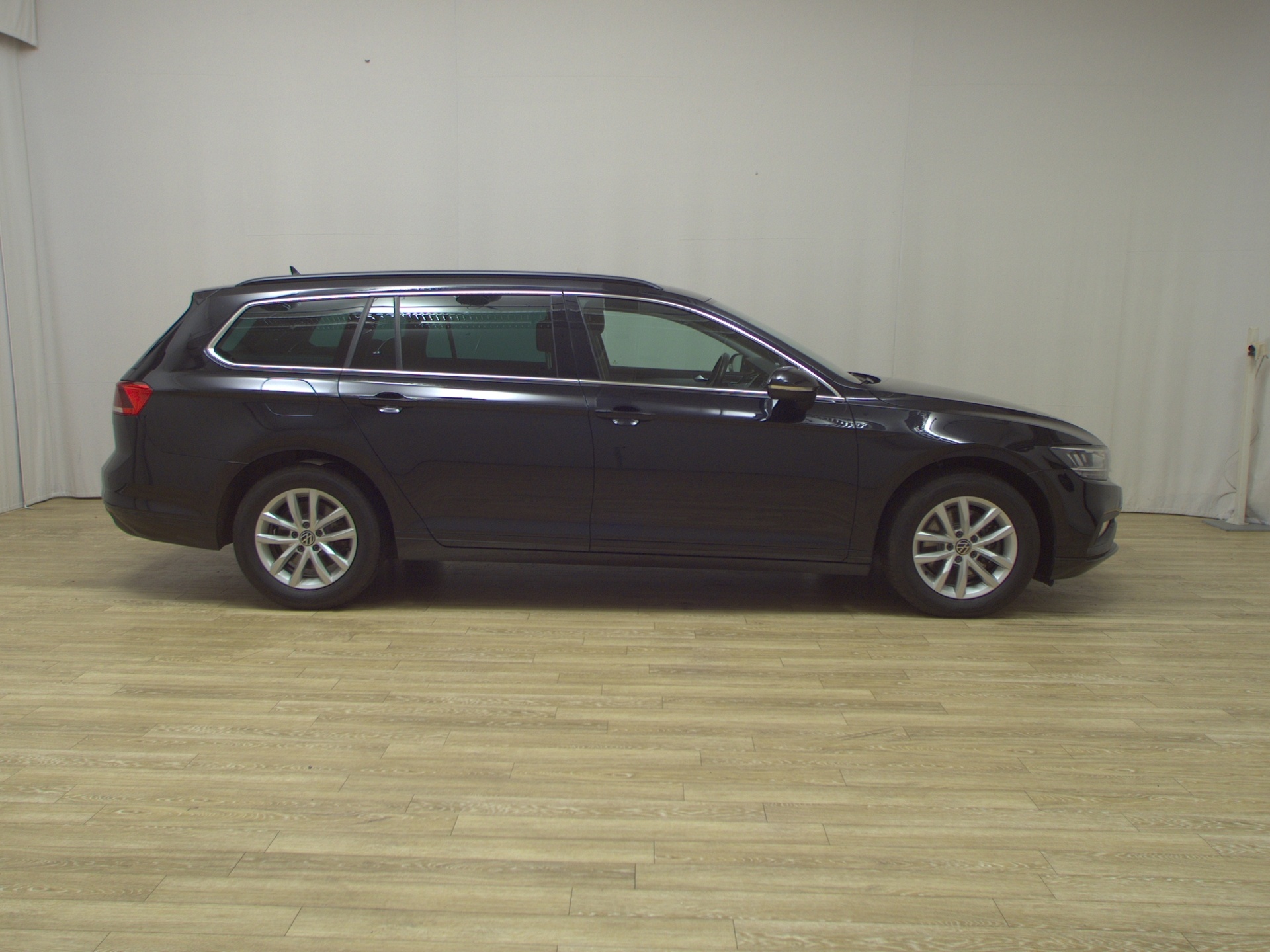 Volkswagen Passat Var. 2.0 TDI Business Navi LED DC StHzg