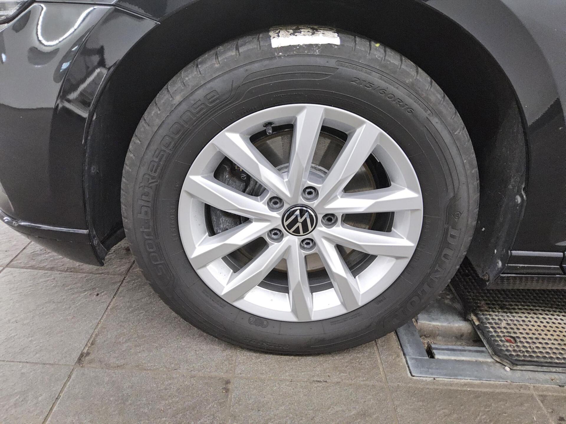 Volkswagen Passat Var. 2.0 TDI Business Navi LED DC StHzg 11