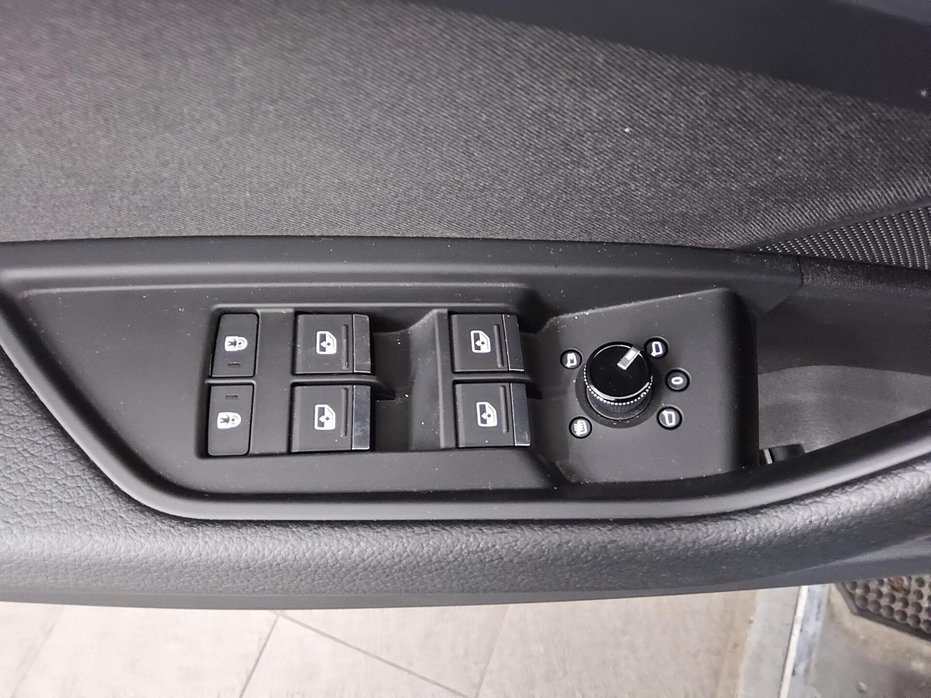 Audi e-tron S-Line NAVI KLIMAAUT LED SHZ PDC 10