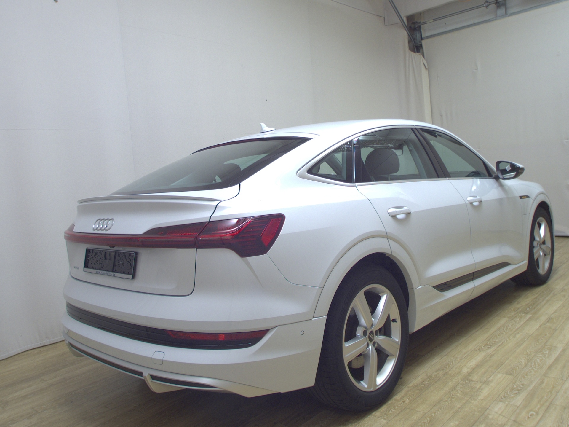 Audi e-tron S-Line NAVI KLIMAAUT LED SHZ PDC 4