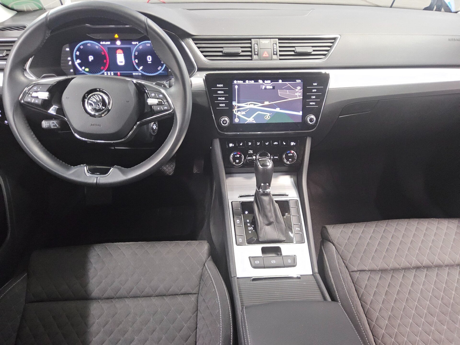 Skoda Superb Kombi 2.0 TDI Ambition Navi LED AID Shz 5