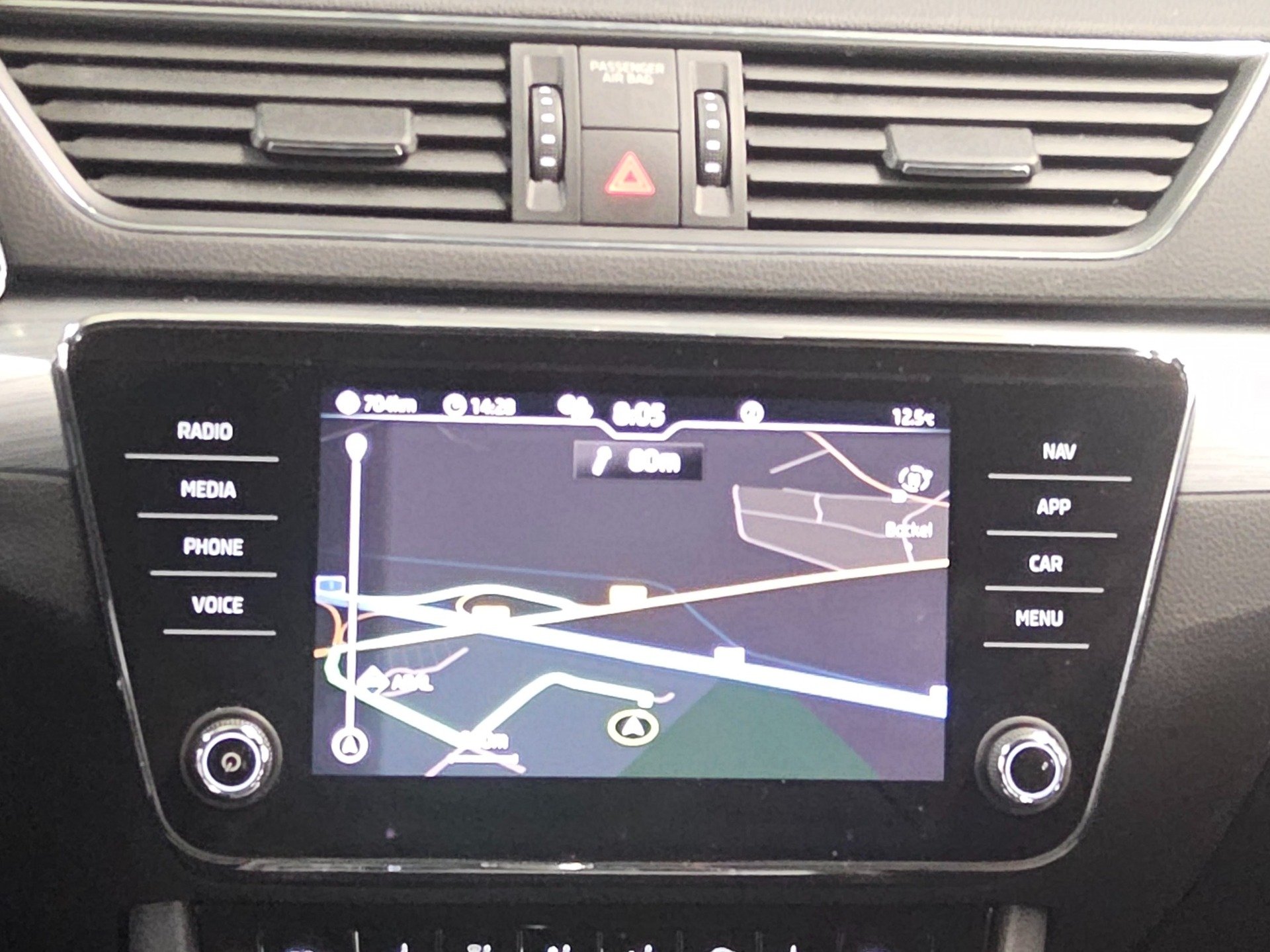Skoda Superb Kombi 2.0 TDI Ambition Navi LED AID Shz 7