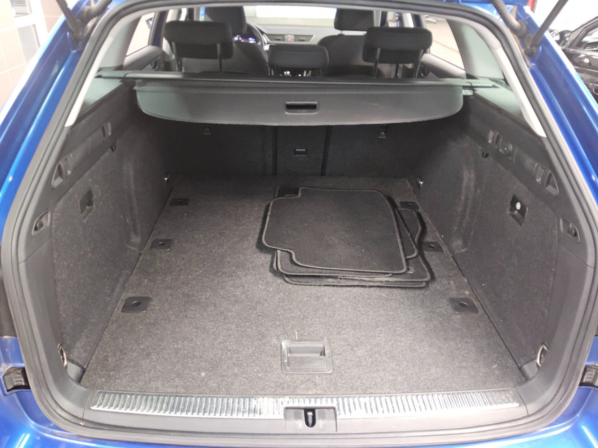 Skoda Superb Kombi 2.0 TDI Ambition Navi LED AID Shz 12