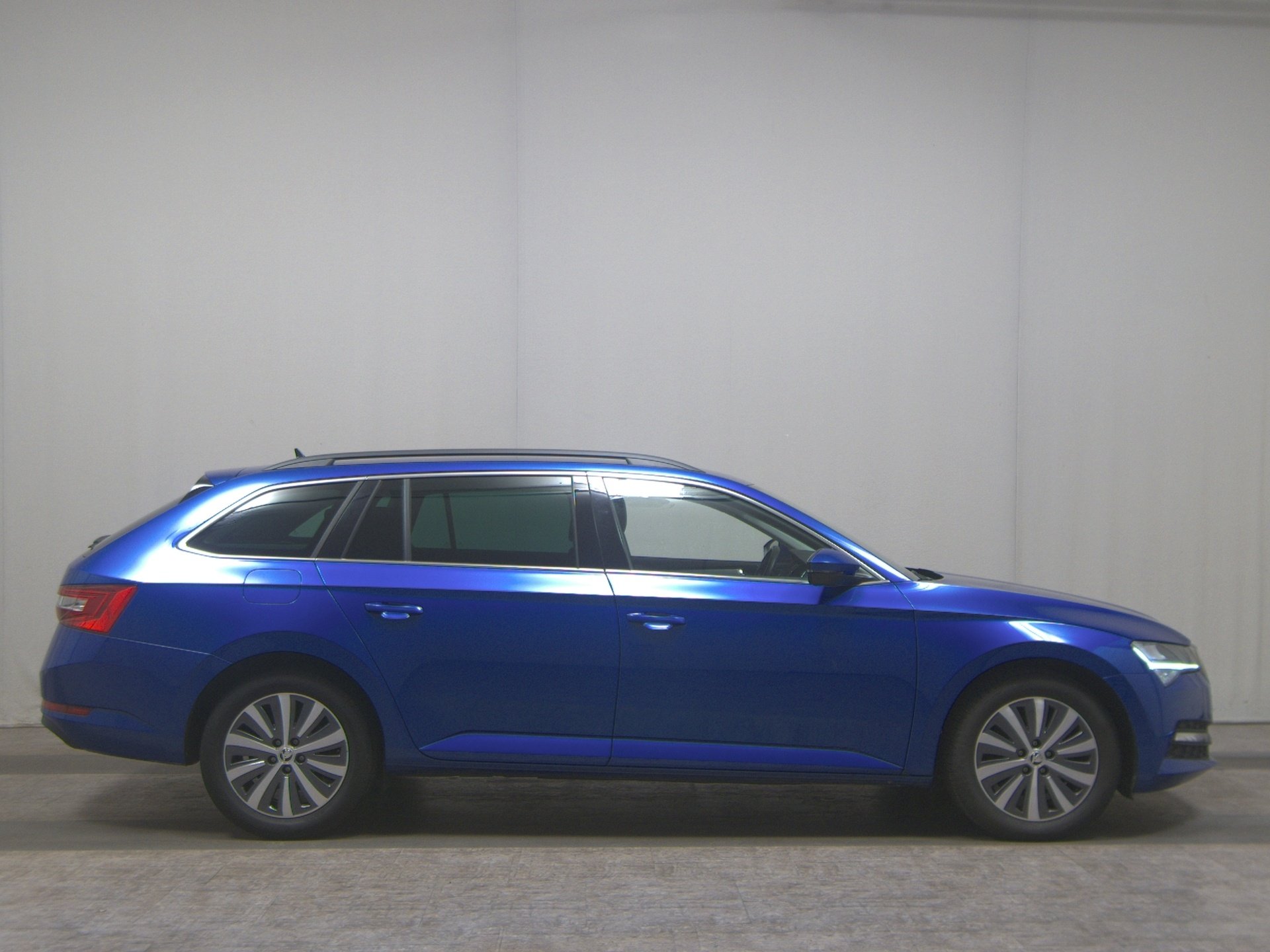 Skoda Superb Kombi 2.0 TDI Ambition Navi LED AID Shz  PDC