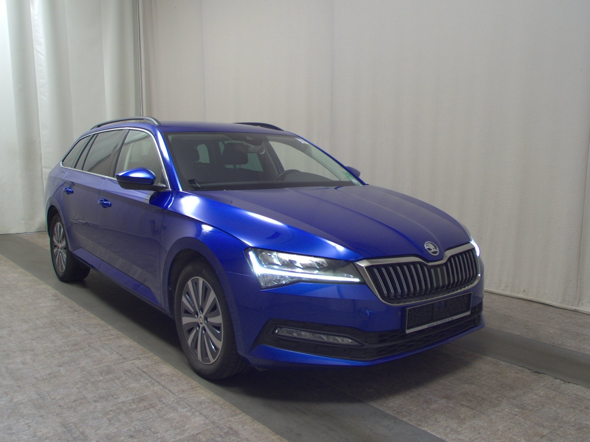 Skoda Superb Kombi 2.0 TDI Ambition Navi LED AID Shz  PDC 3