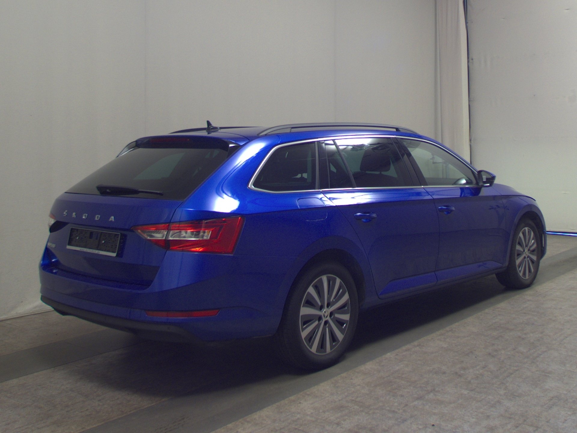 Skoda Superb Kombi 2.0 TDI Ambition Navi LED AID Shz  PDC 4
