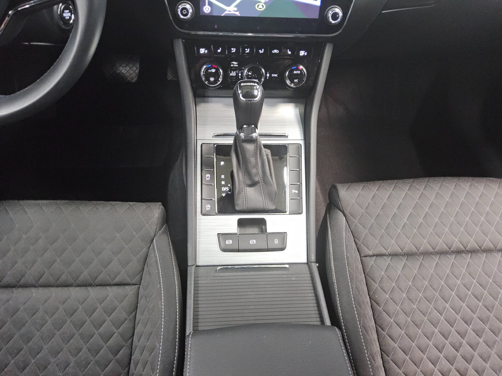Skoda Superb Kombi 2.0 TDI Ambition Navi LED AID Shz  PDC 6