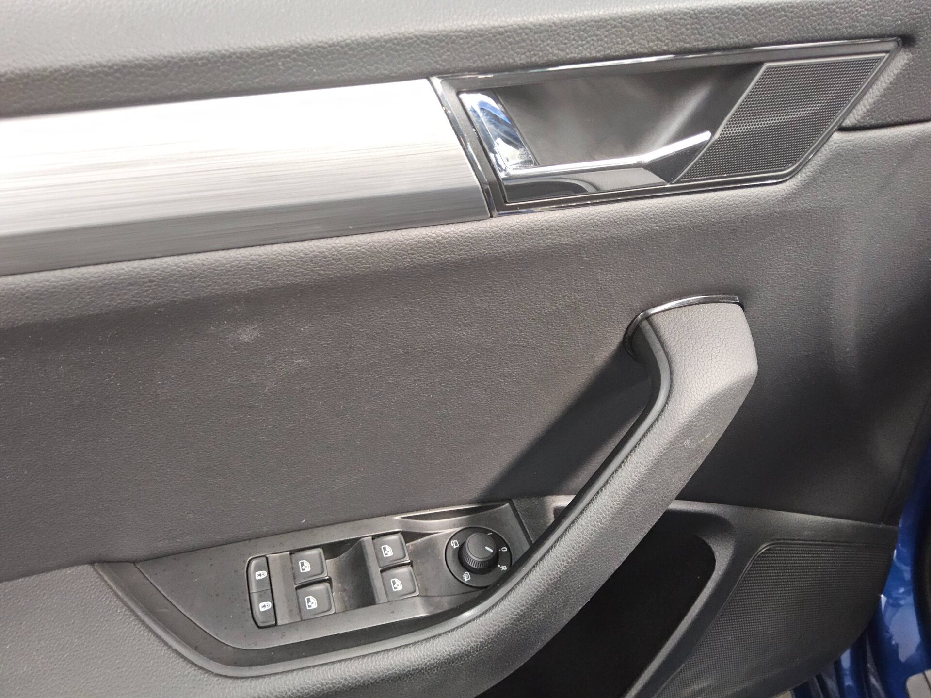 Skoda Superb Kombi 2.0 TDI Ambition Navi LED AID Shz  PDC 10