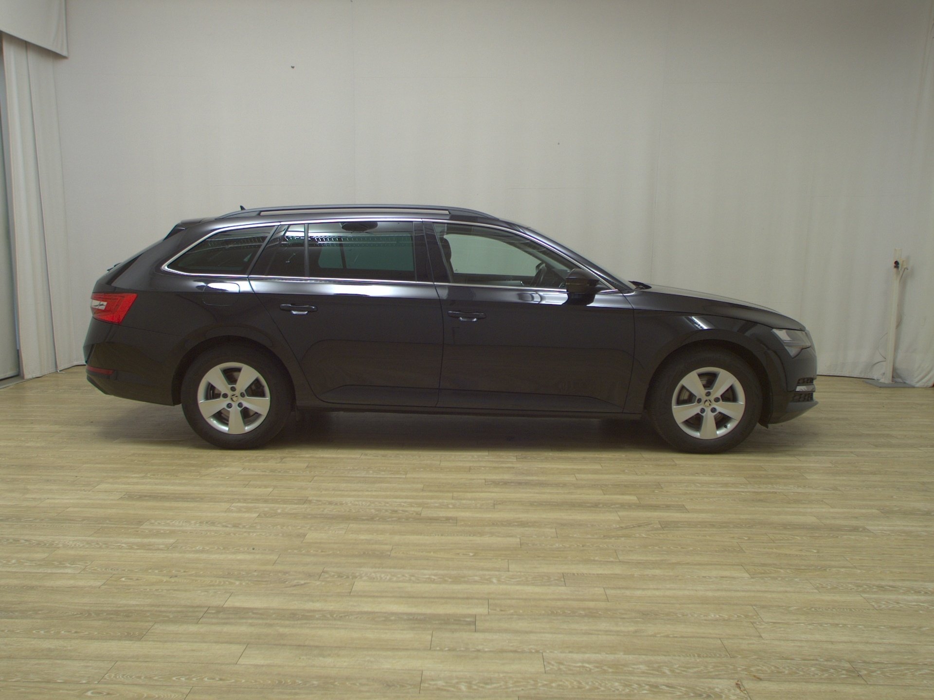 Skoda Superb Kombi 2.0 TDI Ambition Navi LED vc ACC