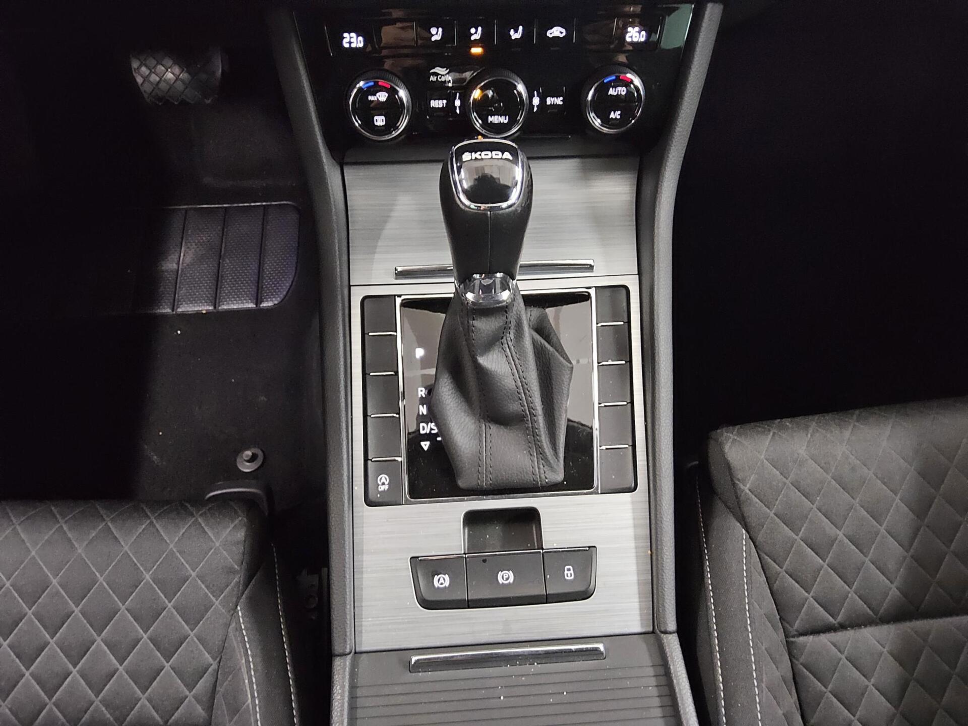 Skoda Superb Kombi 2.0 TDI Ambition Navi LED vc ACC 6