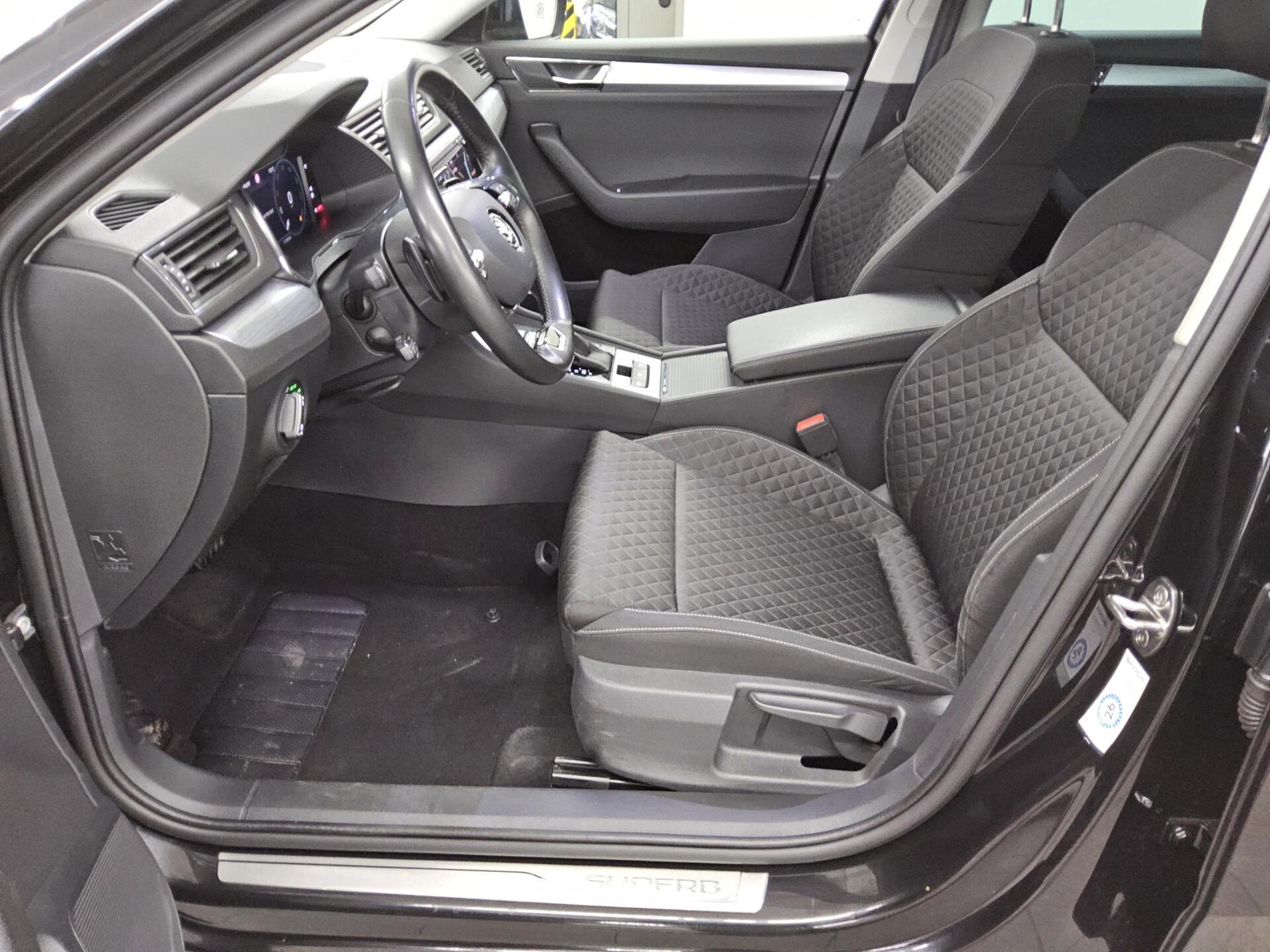 Skoda Superb Kombi 2.0 TDI Ambition Navi LED vc ACC 9