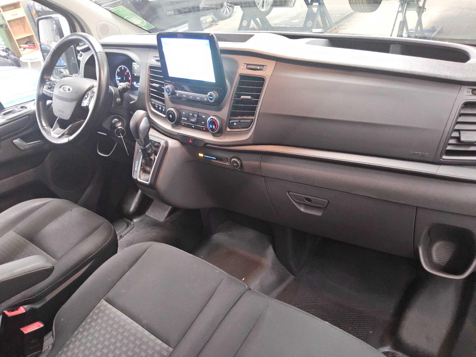 Ford Transit Custom 2.0 TDCi Trend 3-Sitze Navi StHzg 5