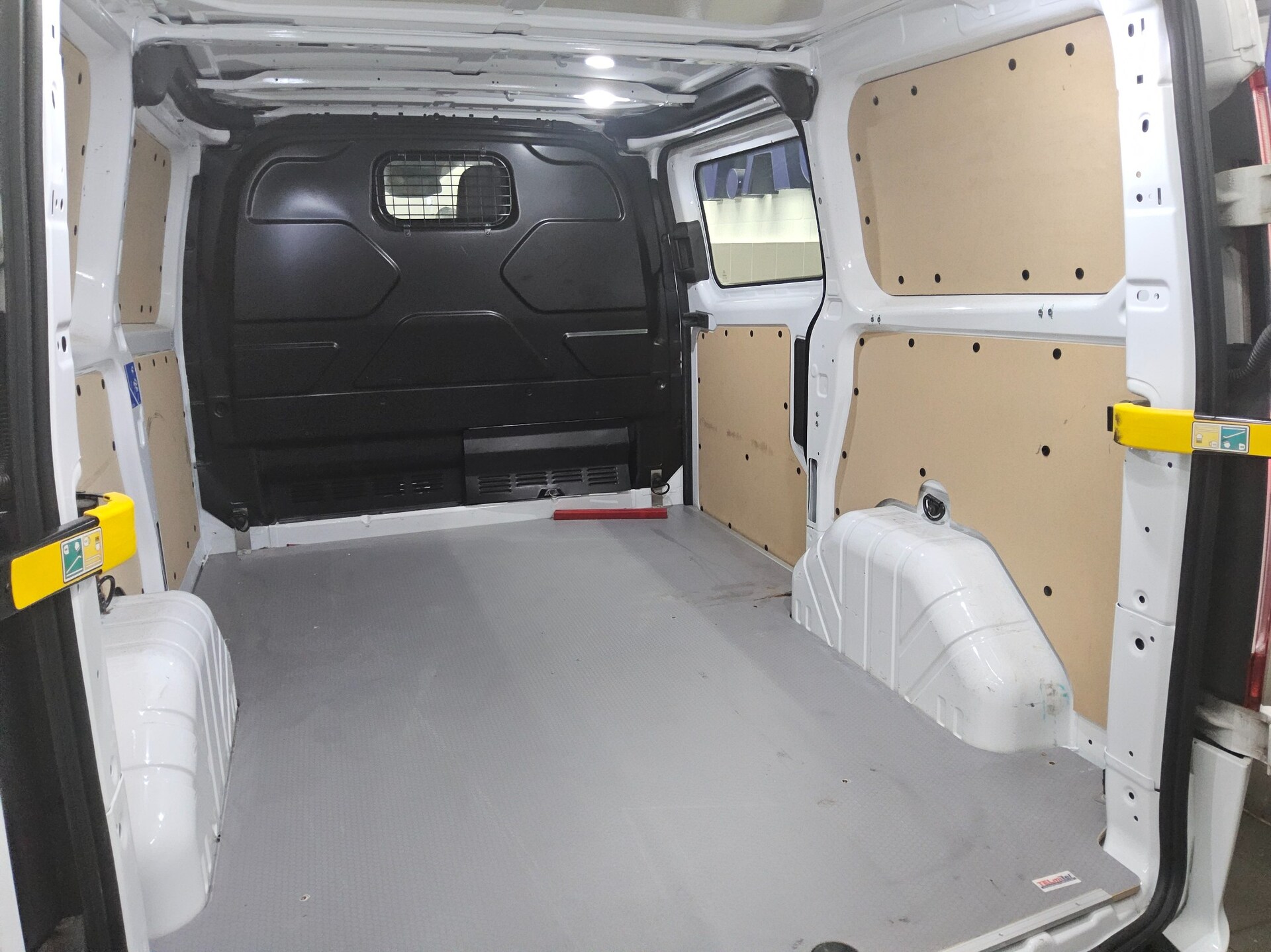 Ford Transit Custom 2.0 TDCi Trend 3-Sitze Navi StHzg 11