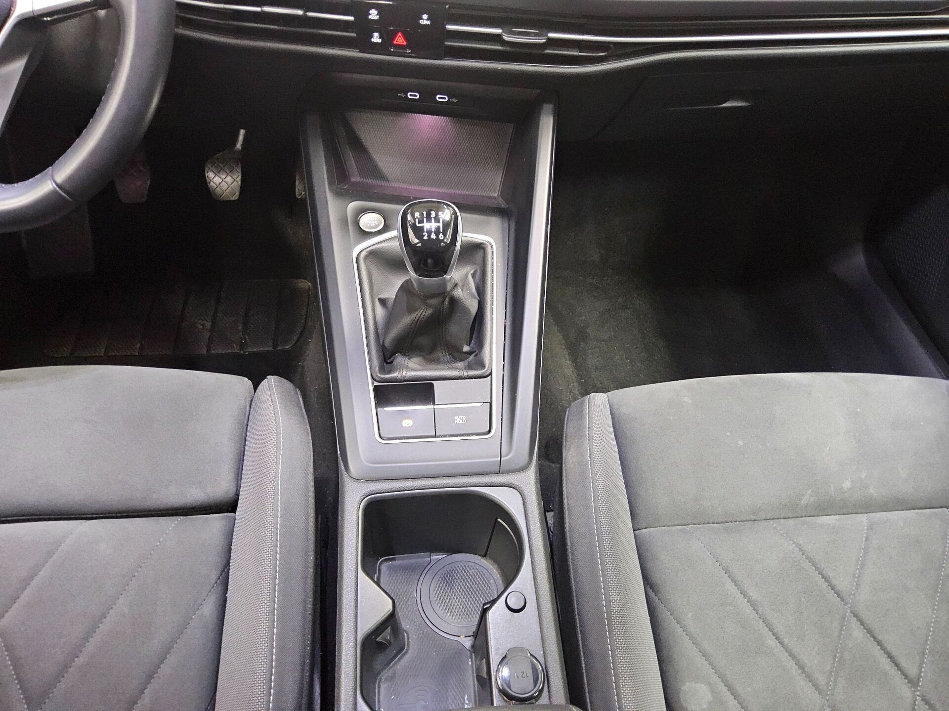 Volkswagen Golf-7 Var. 2.0 TDI Style 6