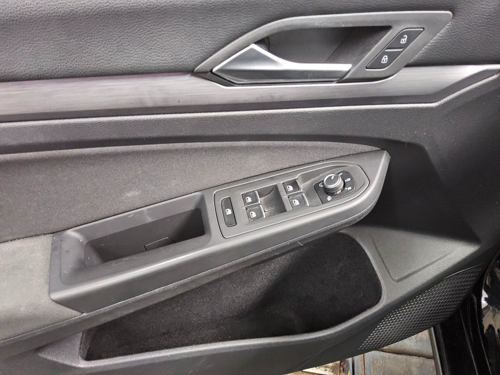 Volkswagen Golf-7 Var. 2.0 TDI Style 10