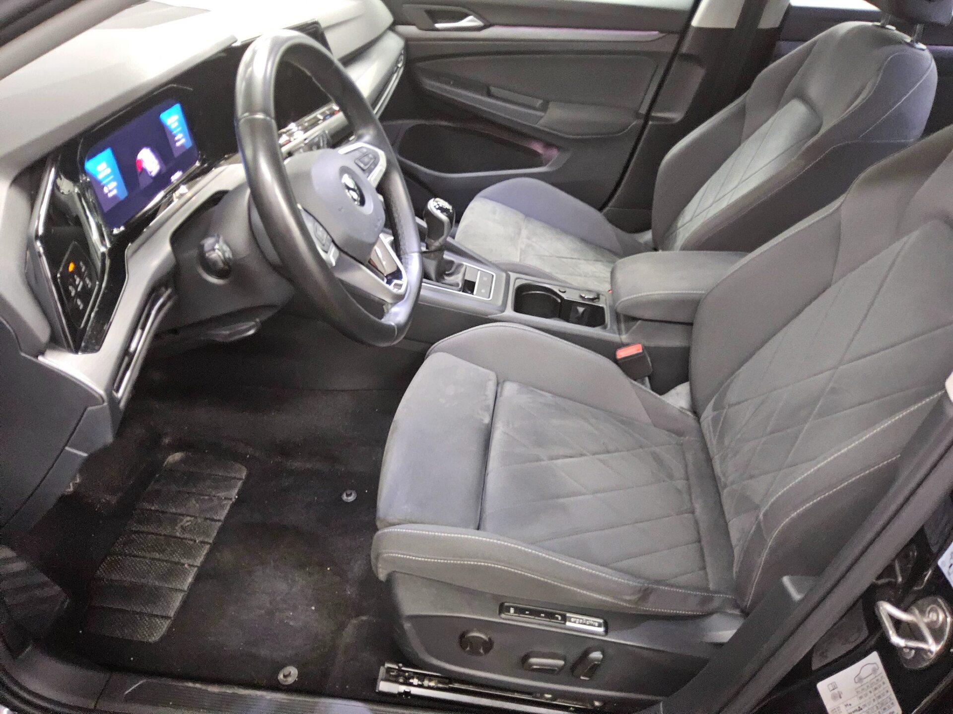 Volkswagen Golf-7 Var. 2.0 TDI Style 9