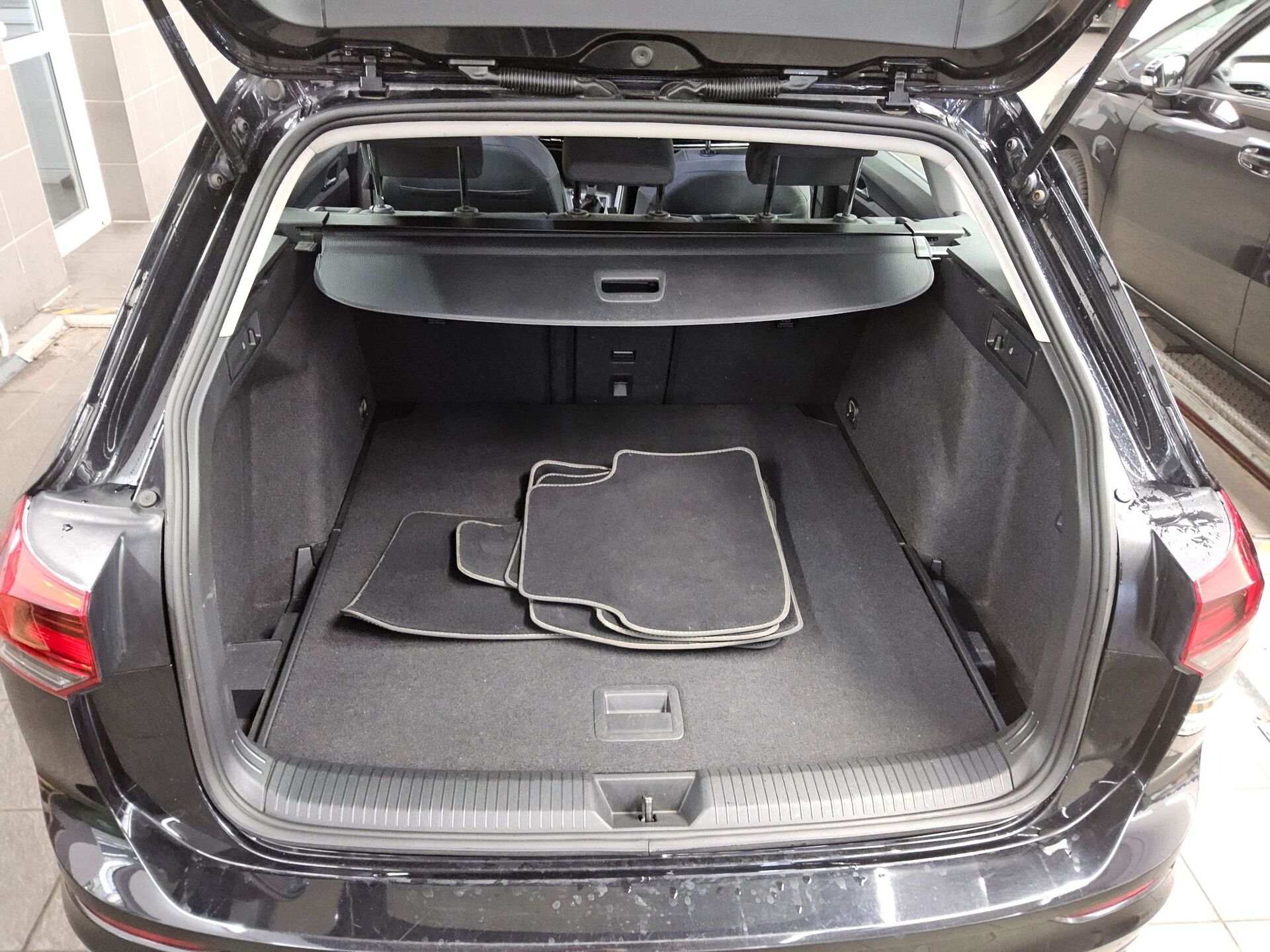 Volkswagen Golf-7 Var. 2.0 TDI Style 12