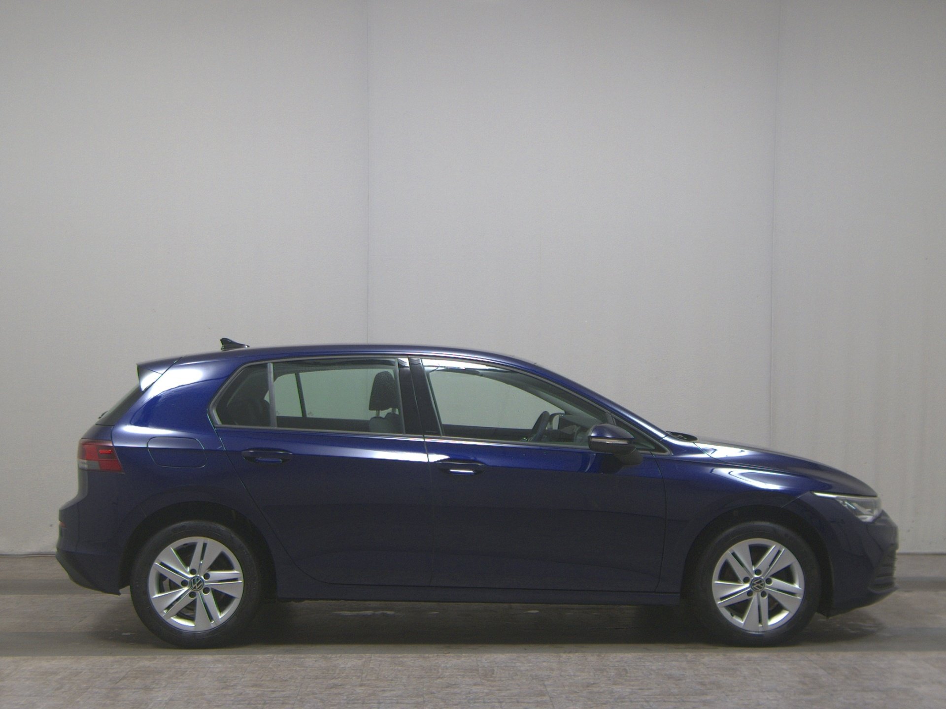 Volkswagen Golf-8 1.0 eTSI Life Navi LED AID Shz PDC