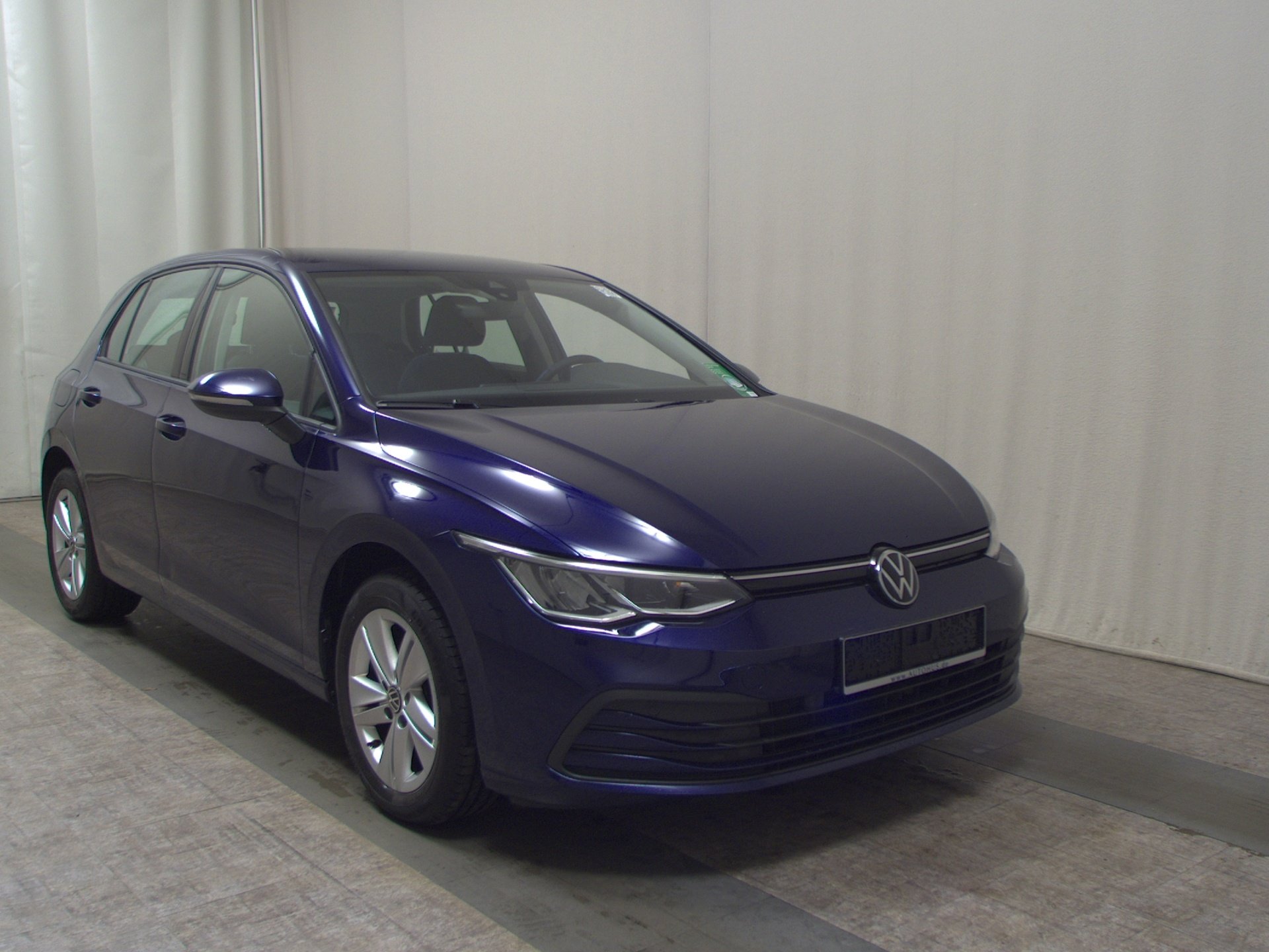 Volkswagen Golf-8 1.0 eTSI Life Navi LED AID Shz PDC 3