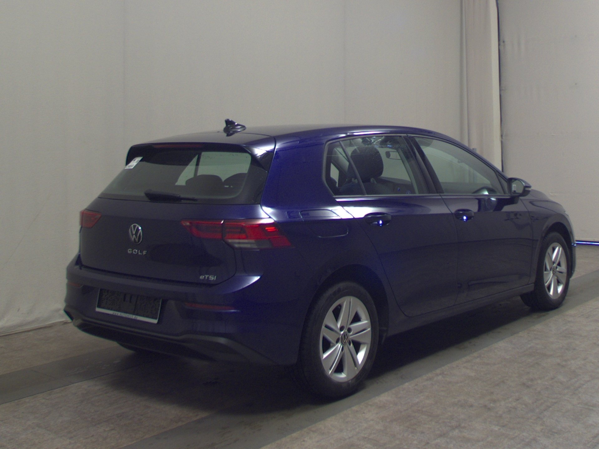 Volkswagen Golf-8 1.0 eTSI Life Navi LED AID Shz PDC 4