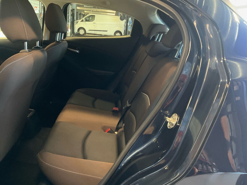 Mazda 2 1.5 RADIO 7