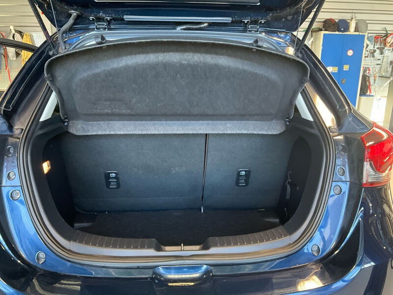 Mazda 2 1.5 RADIO 12