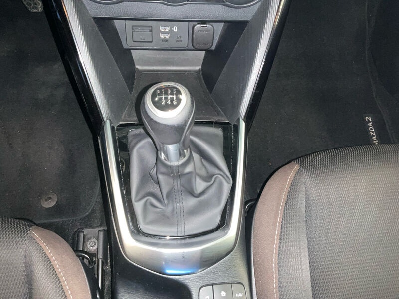 Mazda 2 1.5 RADIO 10
