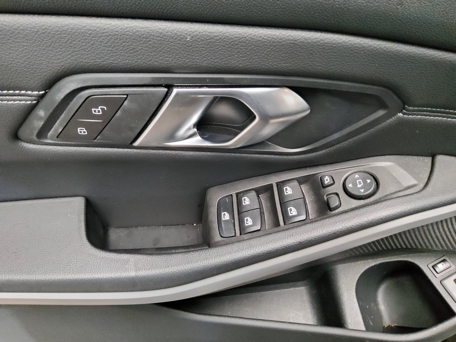 BMW 320e Touring Navi LED Wide Shz T-Leder 10
