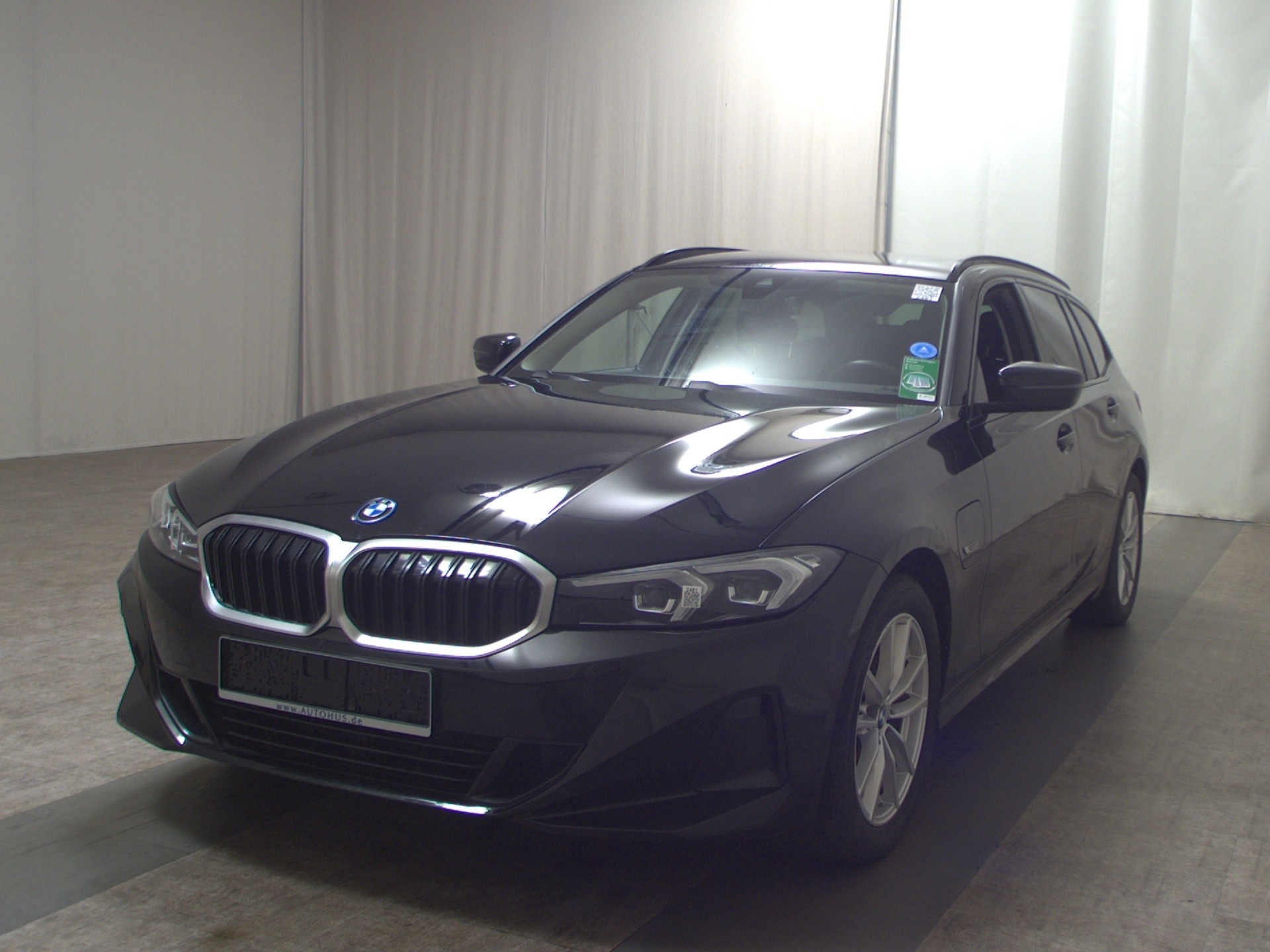 BMW 320e Touring Navi LED Wide Shz T-Leder 2