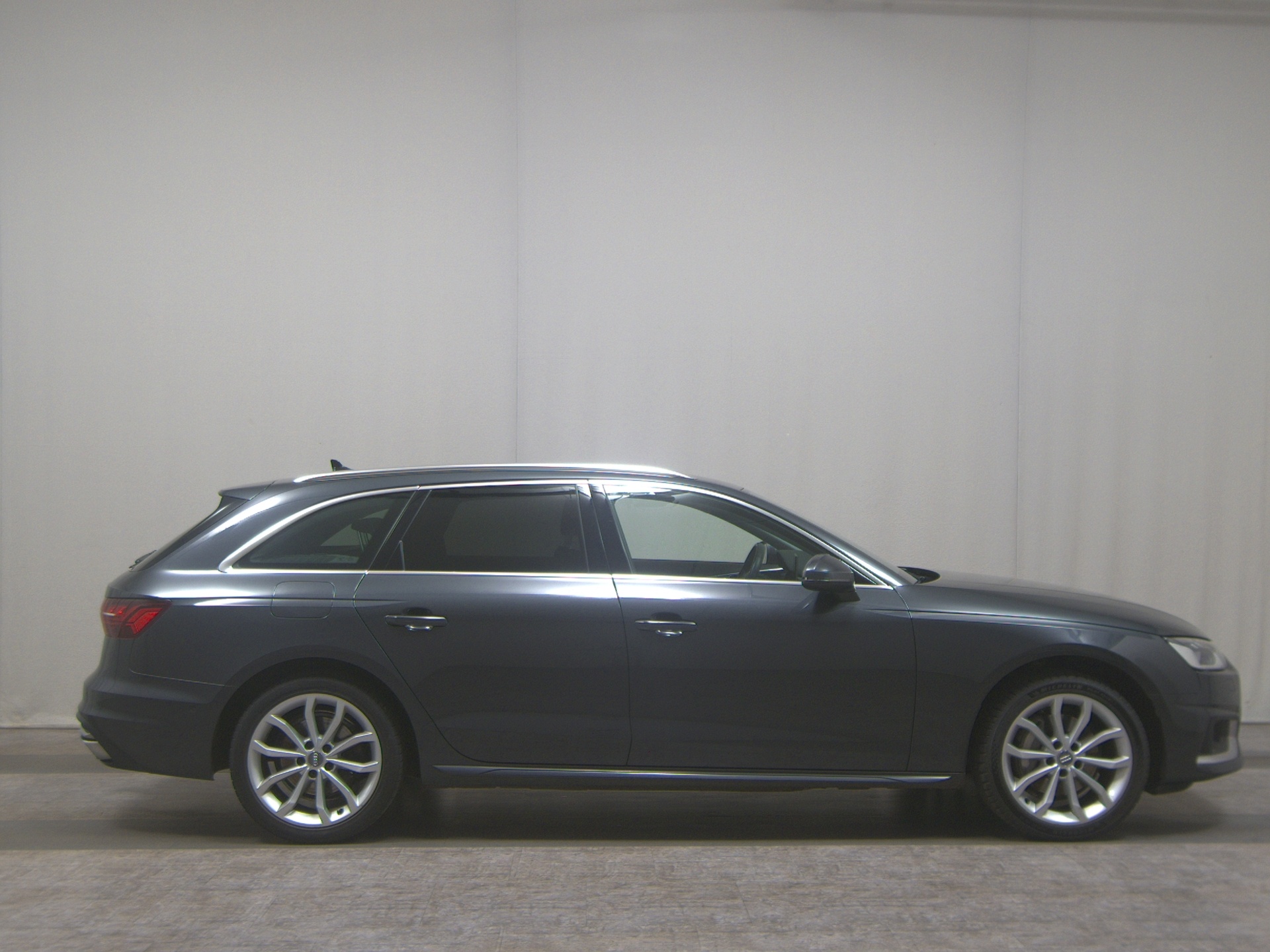 Audi A4 Avant 40 TDI advanced Navi LED vc ACC AHK Shz