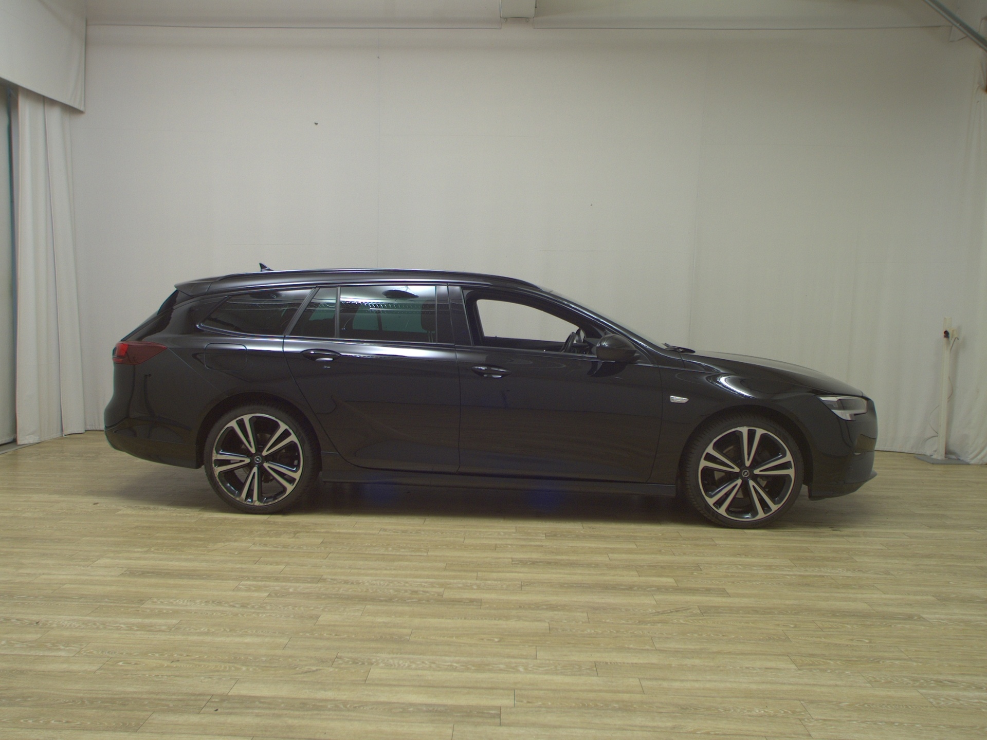 Opel Insignia ST 2.0 D Ultimate Navi LED Alcantara Shz AHK RFK