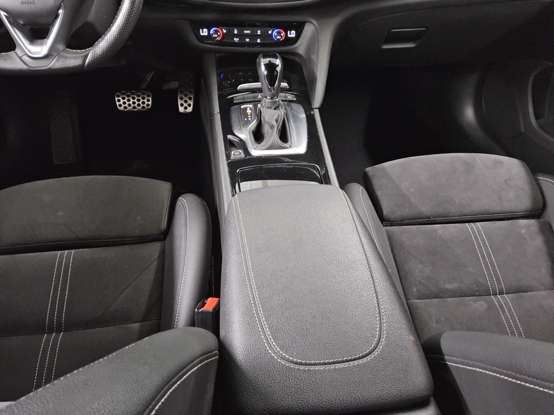 Opel Insignia ST 2.0 D Ultimate Navi LED Alcantara Shz AHK RFK 6