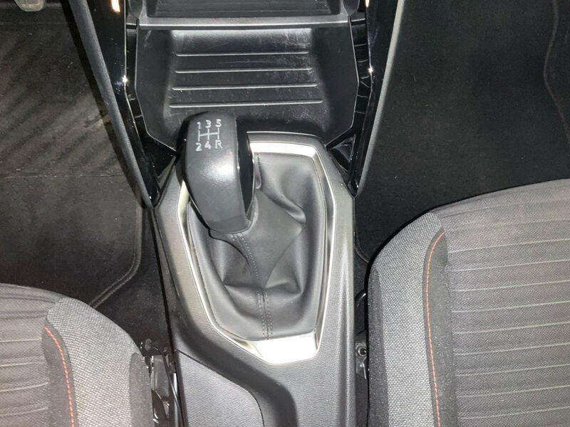 Peugeot 208 1.2 PureTech LED SHZ PDC 8