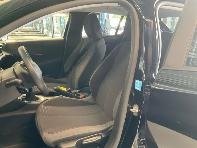 Peugeot 208 1.2 PureTech LED SHZ PDC 9