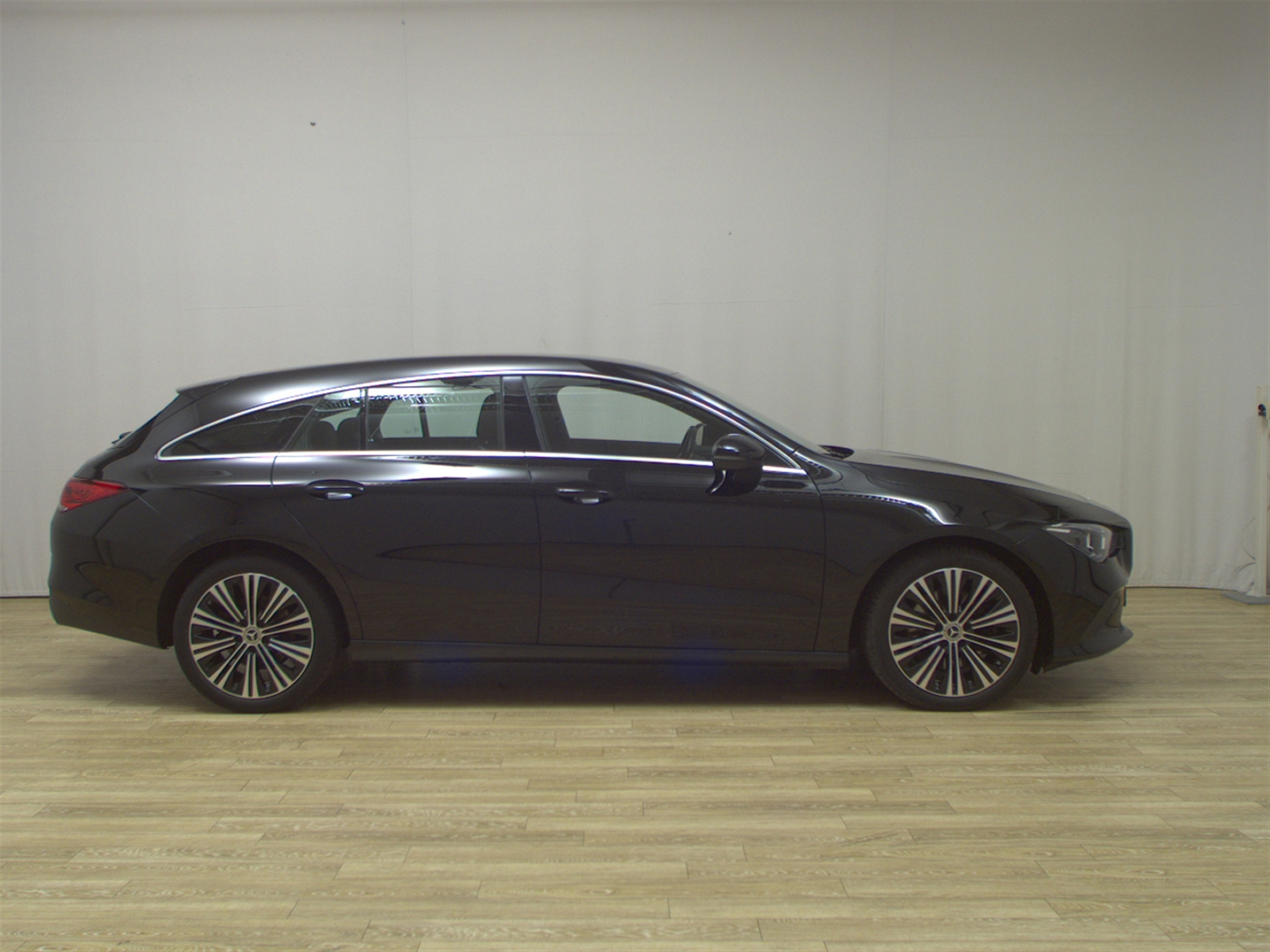 Mercedes-Benz CLA 220 SB d Progressive Navi LED AHK Kamera