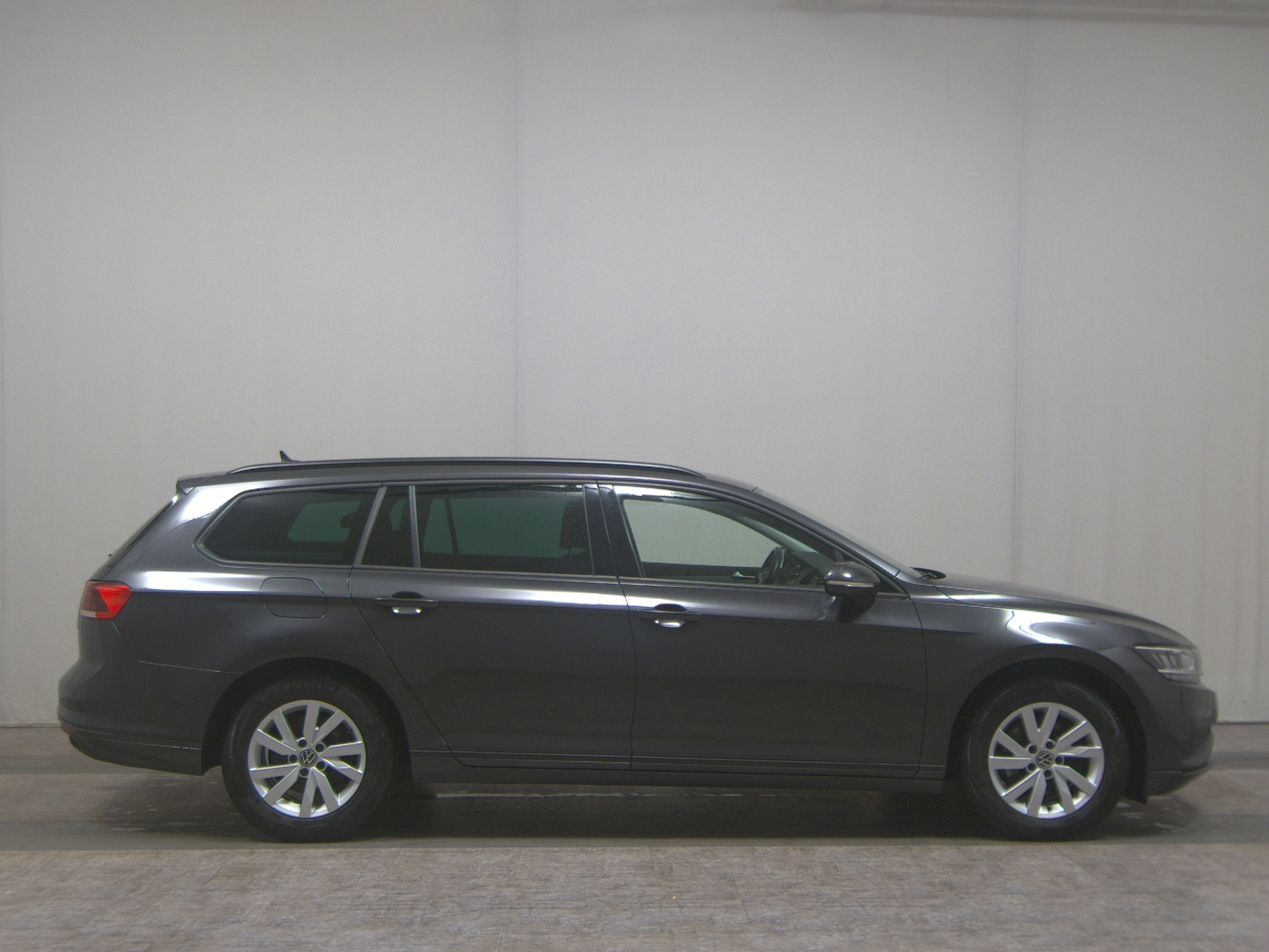 Volkswagen Passat Var. 2.0 TDI Navi LED RFK Shz PDC AHK