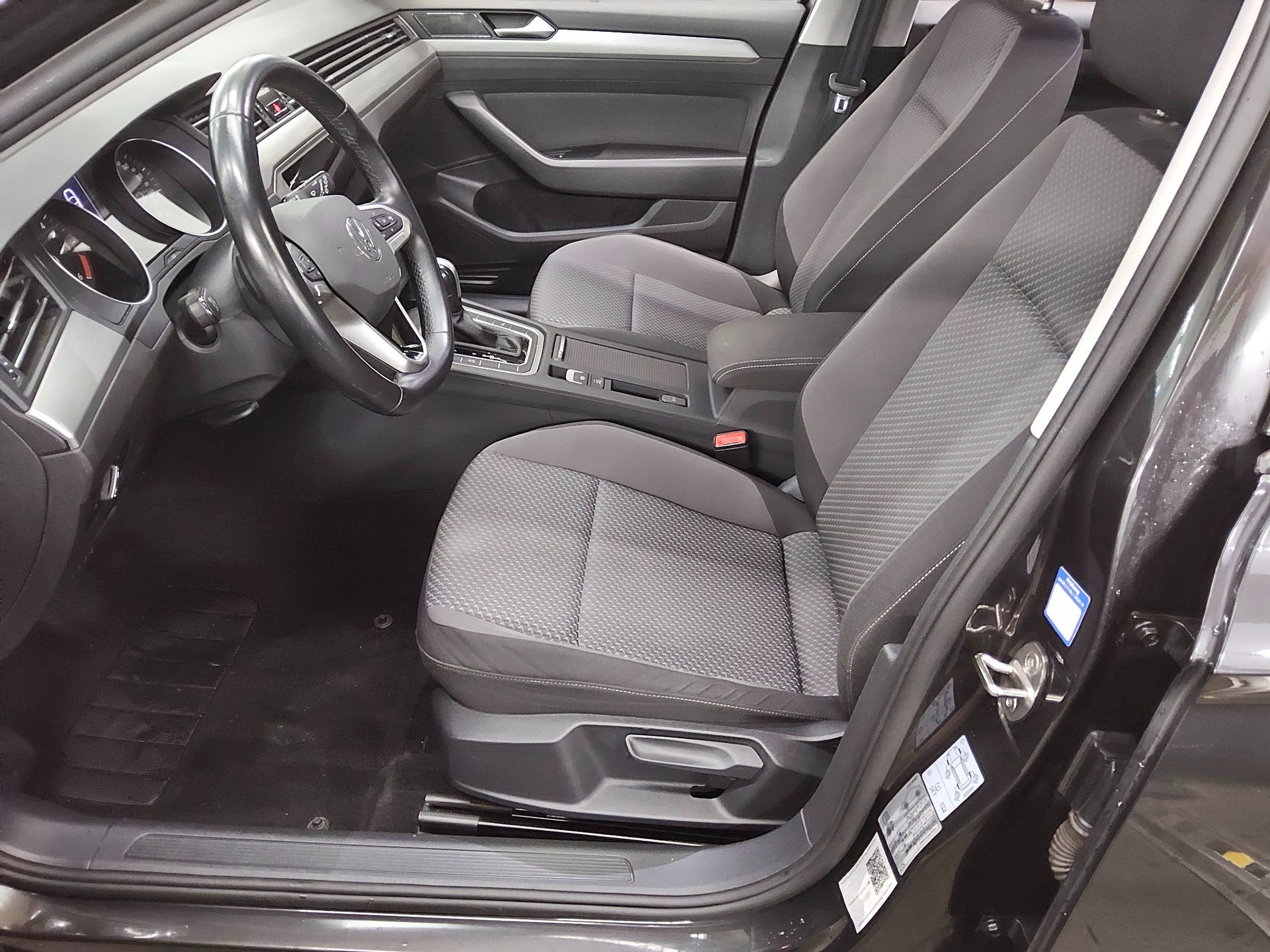 Volkswagen Passat Var. 2.0 TDI Navi LED RFK Shz PDC AHK 8