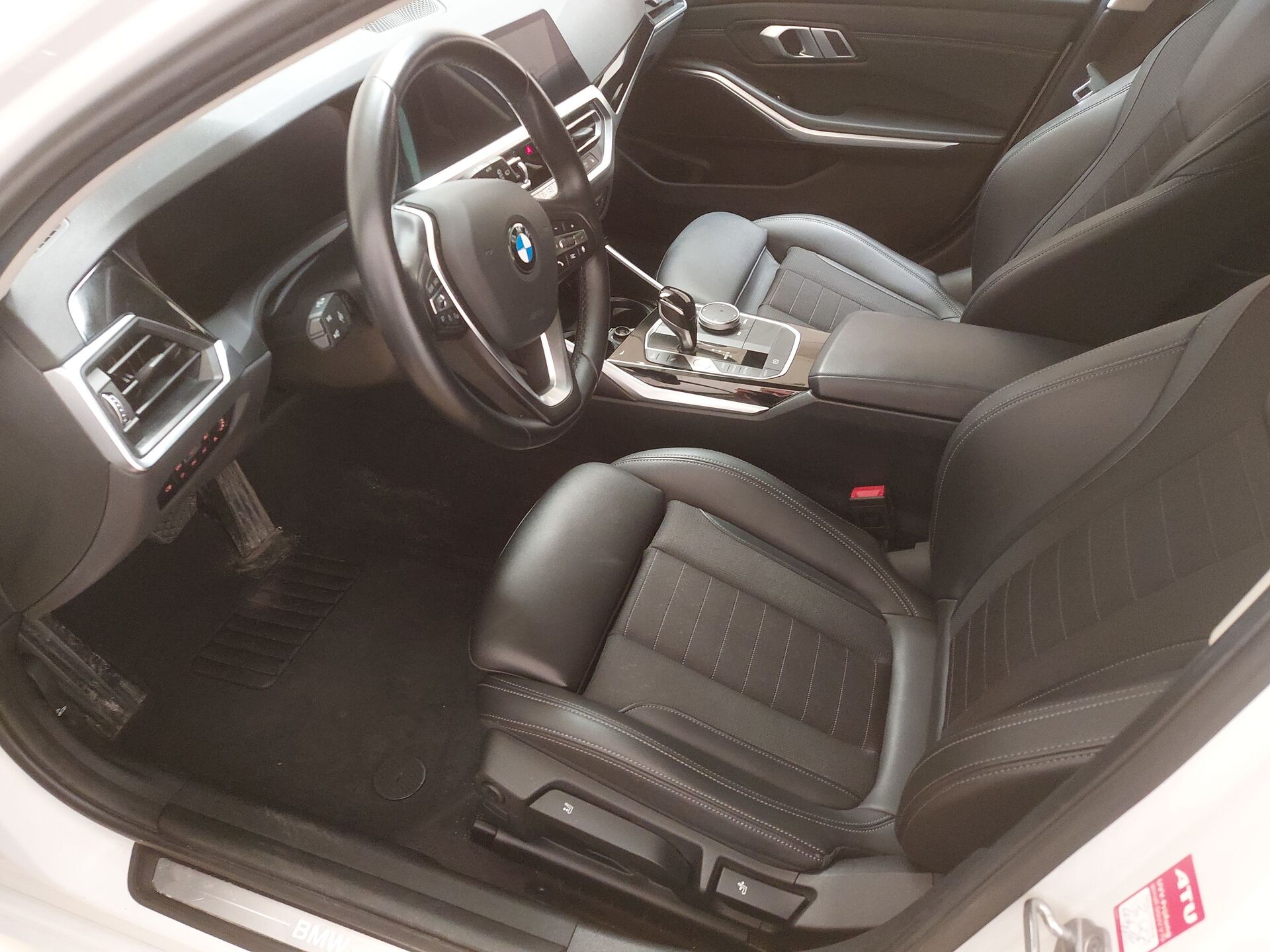 BMW 320d Touring Sport-Line LED AHK 12
